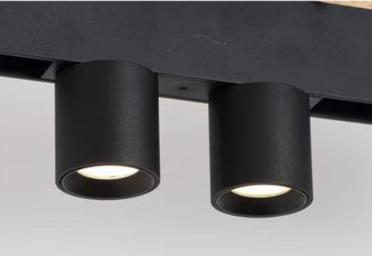 Notre éclairage sur rail magnétique à LED présente une taille compacte, des formes et des tailles personnalisables et permet d'économiser sur les coûts d'installation et d'aménagement.