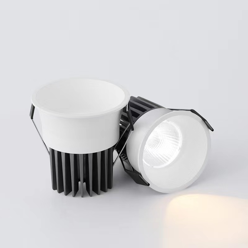 Onze LED-downlights bieden energiezuinige en krachtige verlichting, met uitstekende warmteafvoer en hoge lumenopbrengst vanwege hun hoogwaardige aluminium constructie.