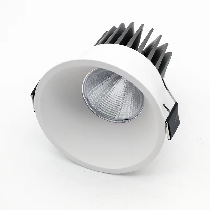 Onze LED-downlights bieden energiezuinige en krachtige verlichting, met uitstekende warmteafvoer en hoge lumenopbrengst vanwege hun hoogwaardige aluminium constructie.